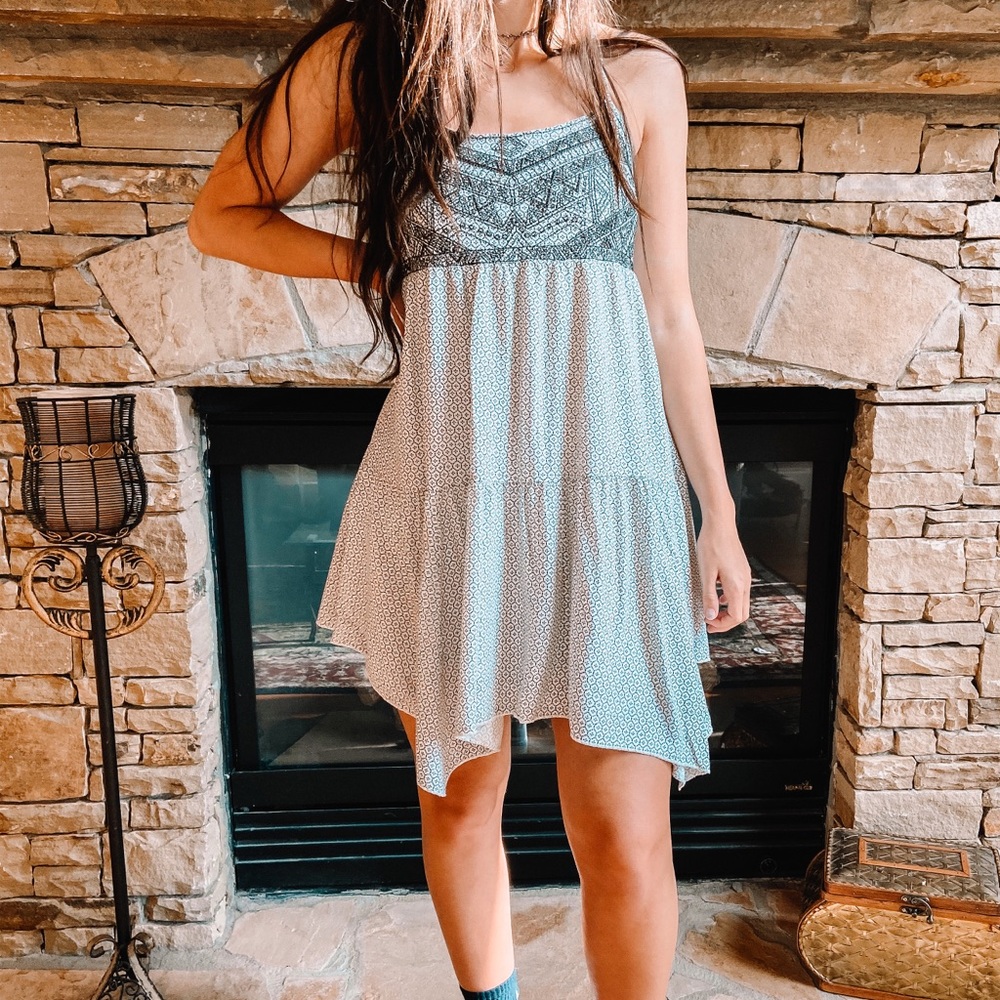 AMERICAN EAGLE LAYERD BOHO GREY & WHITE DRESS
